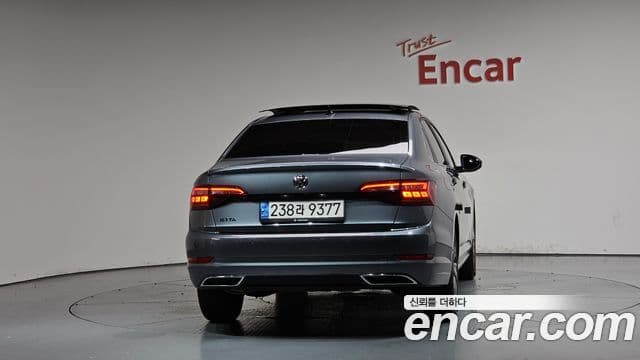 Volkswagen Jetta 2021 — ფოტო 4/20