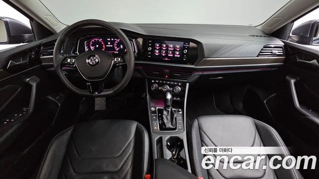 Volkswagen Jetta 2021 — ფოტო 7/20