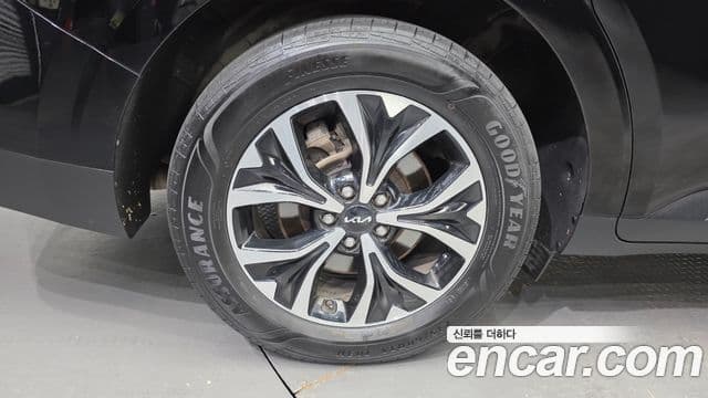 Kia Carnival 2023 — ფოტო 5/20