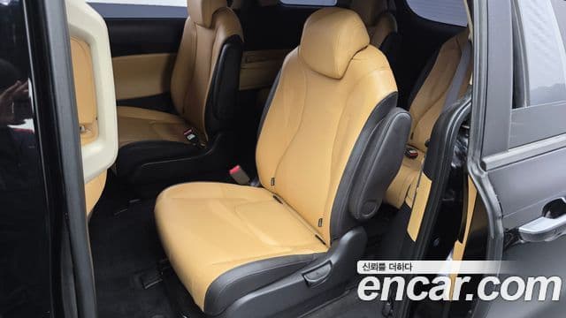 Kia Carnival 2023 — ფოტო 11/20