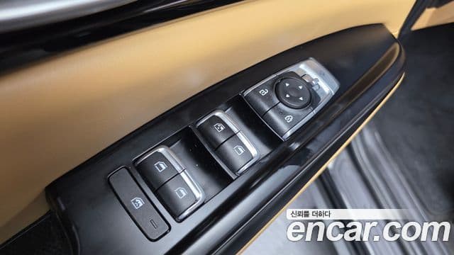 Kia Carnival 2023 — ფოტო 13/20
