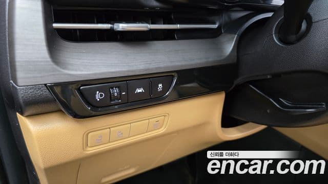 Kia Carnival 2023 — ფოტო 14/20