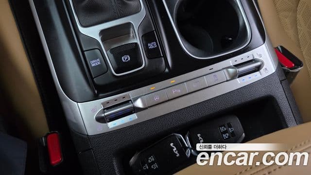 Kia Carnival 2023 — ფოტო 17/20
