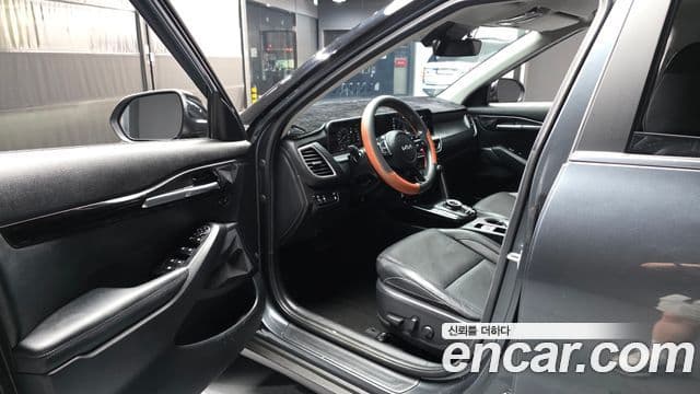 Kia Seltos 2023 — Şəkil 8/20