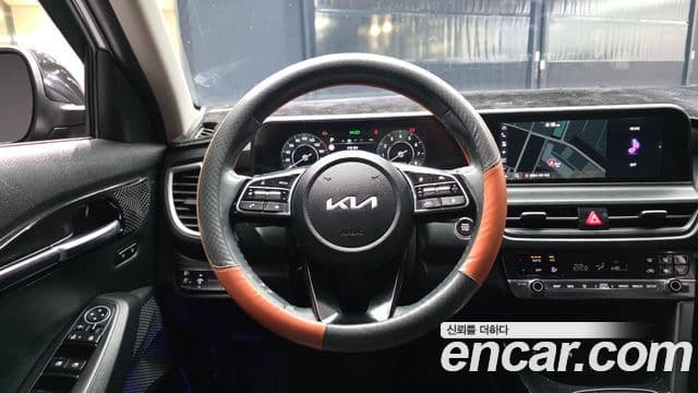 Kia Seltos 2023 — Şəkil 13/20