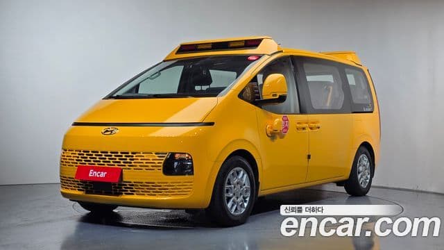 Hyundai Staria 2023 — Фото 1/20