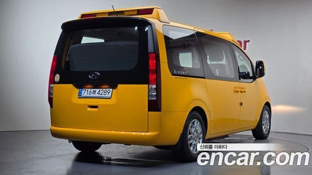 Hyundai Staria 2023 — Фото 2/20