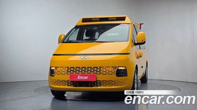 Hyundai Staria 2023 — Фото 3/20