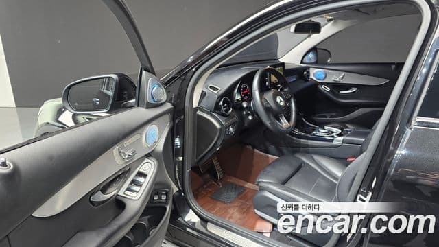 Mercedes-Benz GLC-Class 2018 — Şəkil 10/20