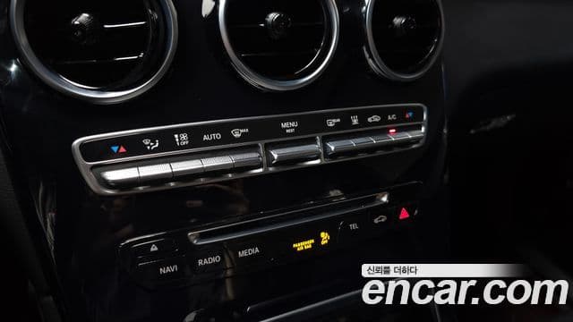 Mercedes-Benz GLC-Class 2018 — Şəkil 16/20