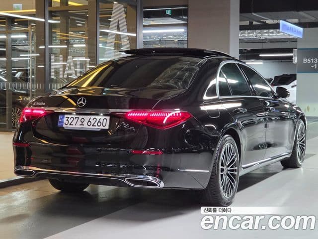 Mercedes-Benz S-Class 2023 — Фото 1/20