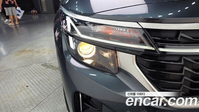 Kia Seltos 2025 — Şəkil 24/32