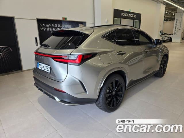 Lexus NX450h+ 2025 — Photo 9/16