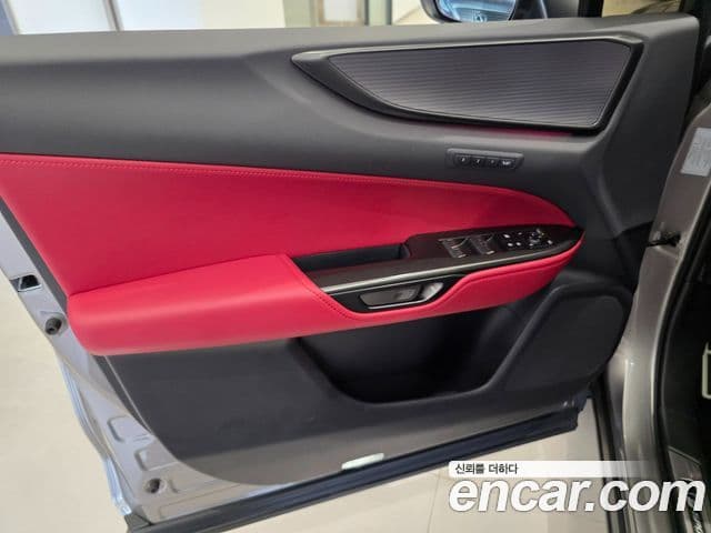 Lexus NX450h+ 2025 — Photo 2/16