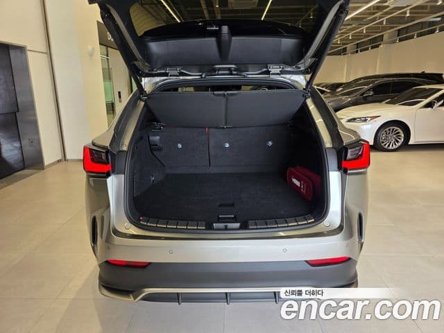 Lexus NX450h+ 2025 — Photo 4/16