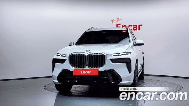 BMW X7 2025 — Photo 24/36