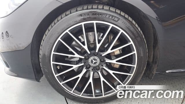 Mercedes-Benz S-Class 2023 — Photo 15/20
