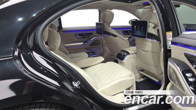Mercedes-Benz S-Class 2023 — Photo 10/20