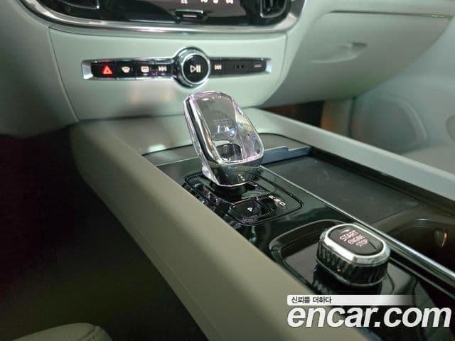 Volvo S60 2024 — ფოტო 8/20
