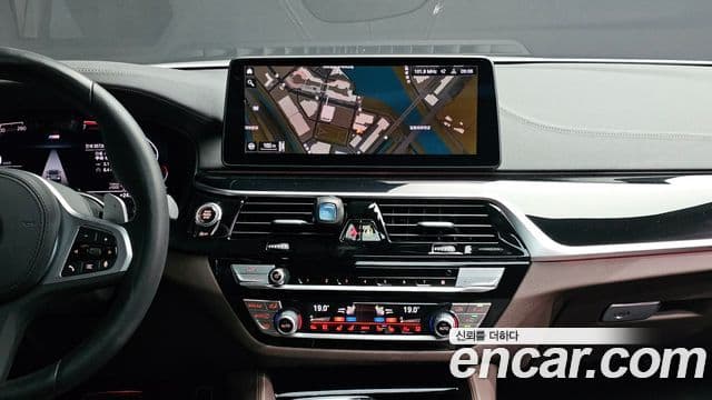 BMW 5 Series 2022 — ფოტო 15/20