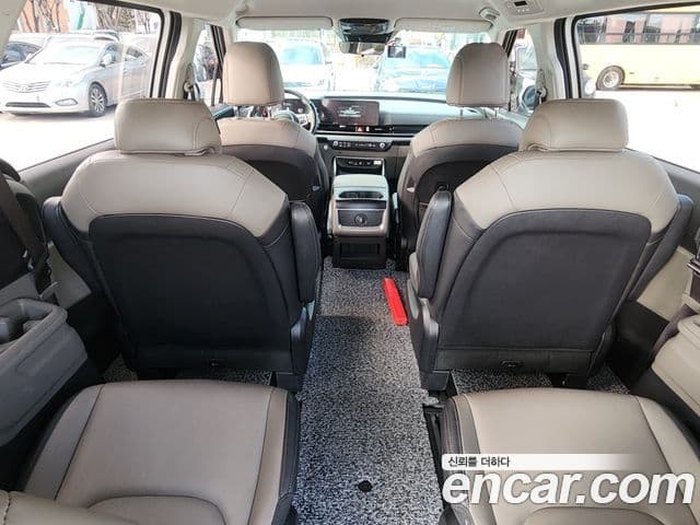 Kia Carnival 2024 — Şəkil 17/20