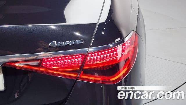 Mercedes-Benz S-Class 2022 — Photo 11/37