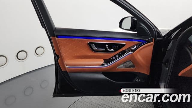 Mercedes-Benz S-Class 2022 — Photo 13/37