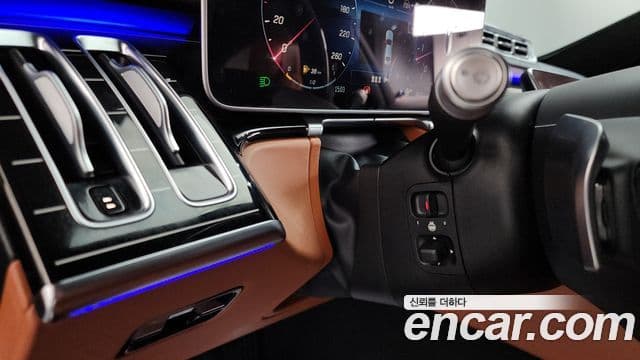 Mercedes-Benz S-Class 2022 — Photo 25/37