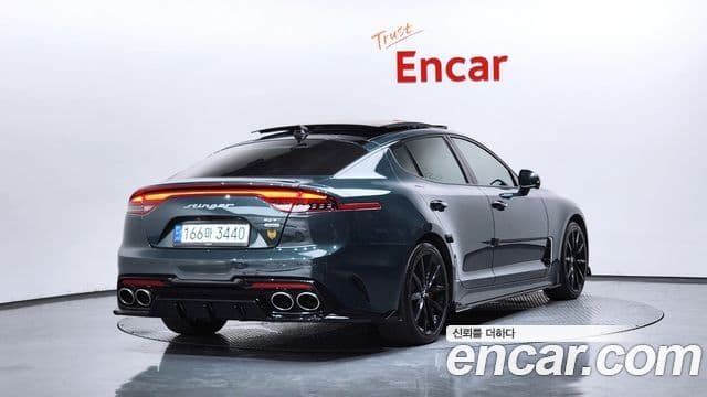Kia Stinger 2022 — ფოტო 2/20