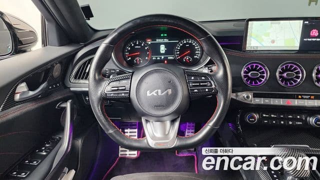 Kia Stinger 2022 — ფოტო 13/20