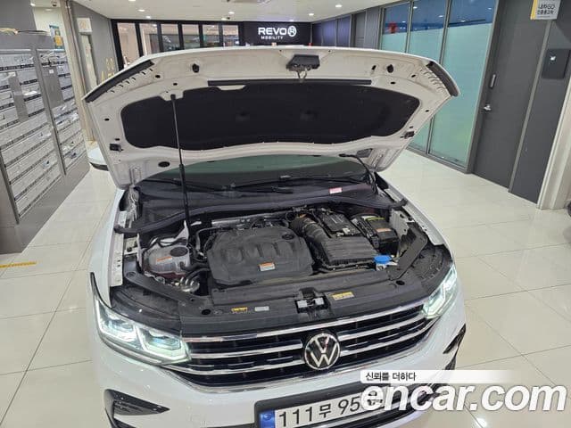Volkswagen Tiguan 2022 — Şəkil 12/18