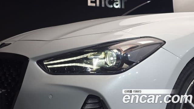 Genesis G70 2018 — Photo 13/35