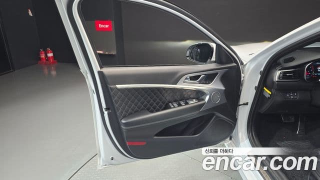 Genesis G70 2018 — Photo 10/35