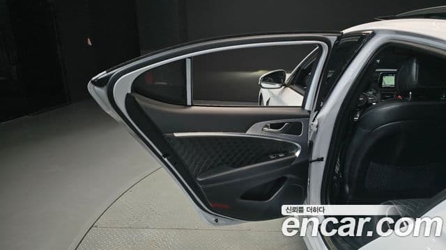 Genesis G70 2018 — Photo 20/35
