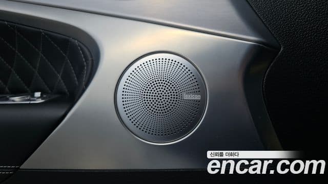 Genesis G70 2018 — Photo 34/35