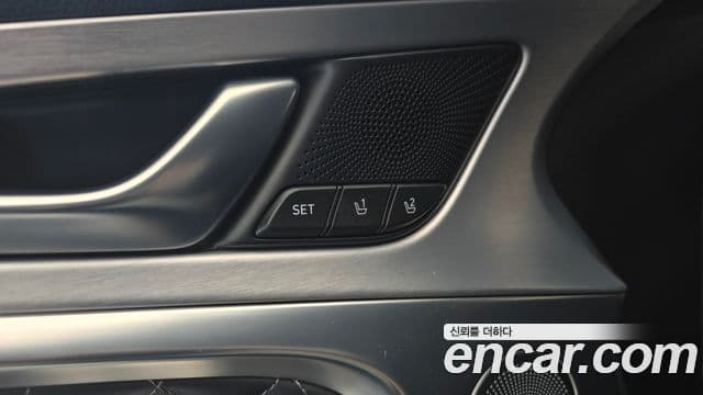 Genesis G70 2018 — Photo 6/35
