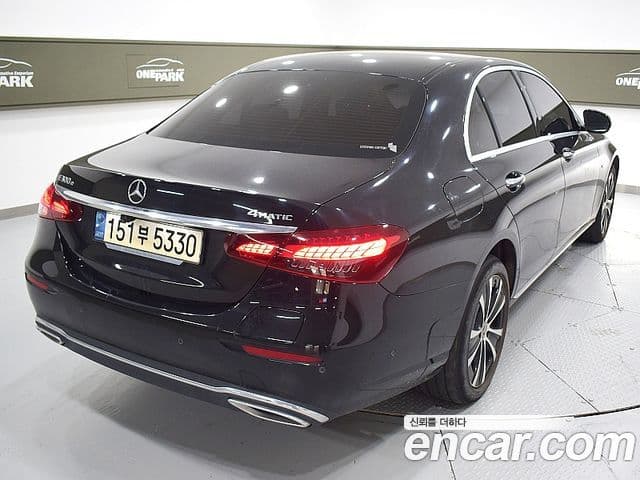 Mercedes-Benz E-Class 2021 — ფოტო 3/19