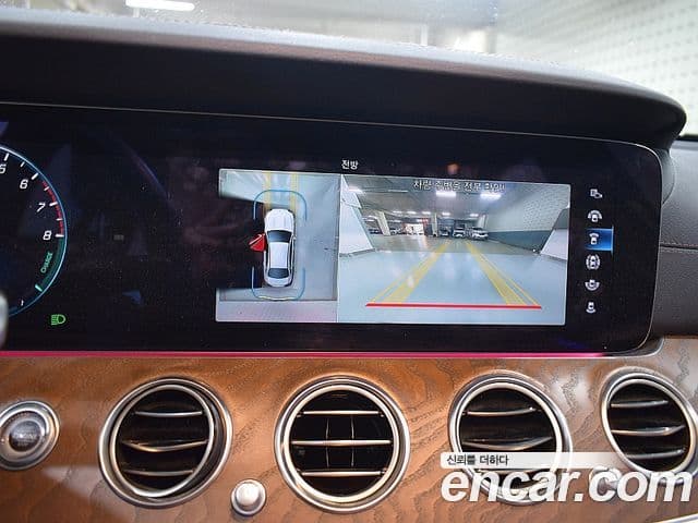 Mercedes-Benz E-Class 2021 — ფოტო 7/19
