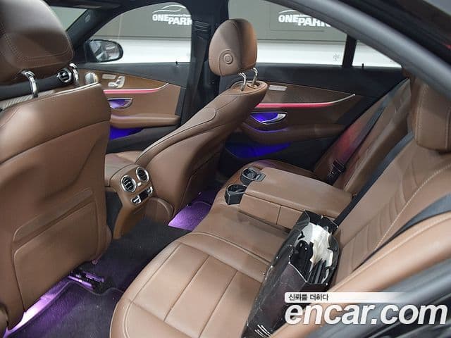 Mercedes-Benz E-Class 2021 — ფოტო 9/19