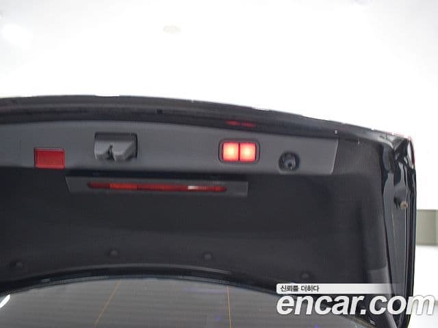 Mercedes-Benz E-Class 2021 — ფოტო 14/19