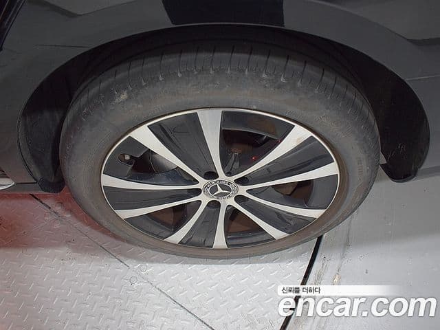 Mercedes-Benz E-Class 2021 — ფოტო 16/19