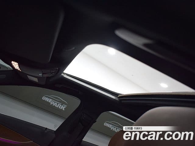 Mercedes-Benz E-Class 2021 — ფოტო 17/19