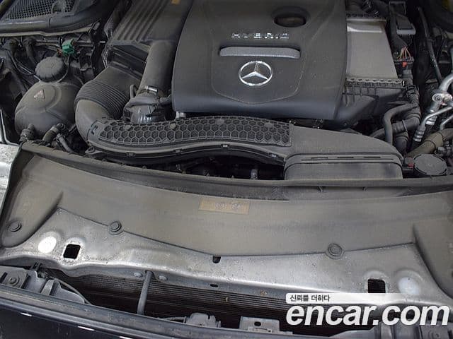 Mercedes-Benz E-Class 2021 — ფოტო 18/19