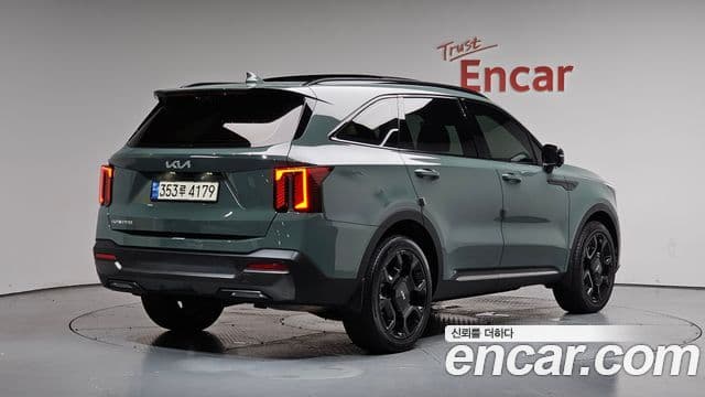 Kia Sorento 2023 — ფოტო 2/20