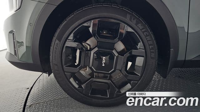 Kia Sorento 2023 — ფოტო 5/20
