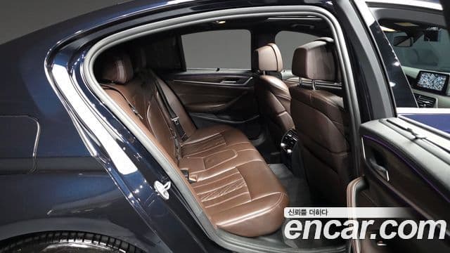BMW 5 Series 2018 — Фото 12/20