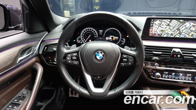 BMW 5 Series 2018 — Фото 13/20
