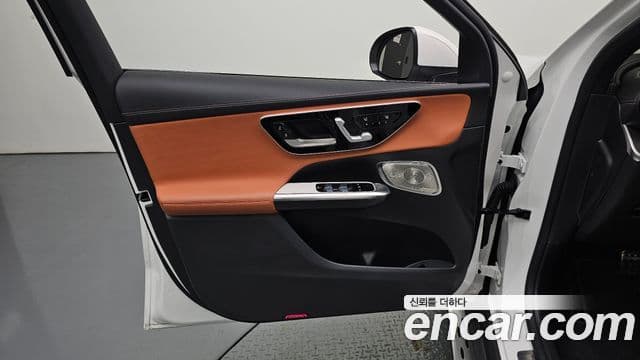 Mercedes-Benz GLC-Class 2024 — Photo 32/35