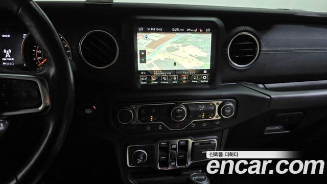 Jeep Wrangler 2019 — Şəkil 12/20