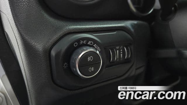 Jeep Wrangler 2019 — Şəkil 18/20